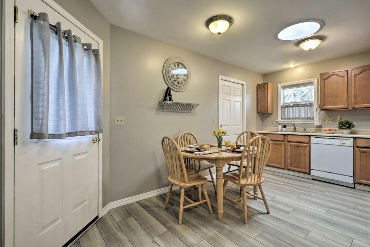 Centrally Located South Hill With Smart Tv *